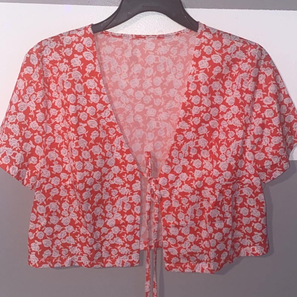Ditsy Print Tie Front Crop Top!